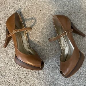 Jessica Simpson peep top pump